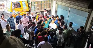 চট্টগ্রামে ৫ ব্যাংকের আমানতকারীদের বিক্ষোভ, ফটকে তালা